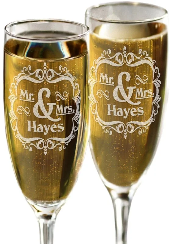 Mr & Mrs Toasting Set of 2 with Last Name Champagne Glasses Bride Groom Wedding Decor Gift Wedding Champagne Flutes Favor for Newlyweds