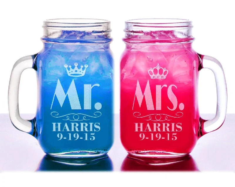 King Queen Mr Mrs Design Set of 2 Mason Jars Engraved Couple Wedding Present Newlywed Party Favor Future Mrs Bachelorette Decoration His Her